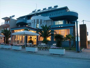 Слика за Yakinthos Hotel Apartments